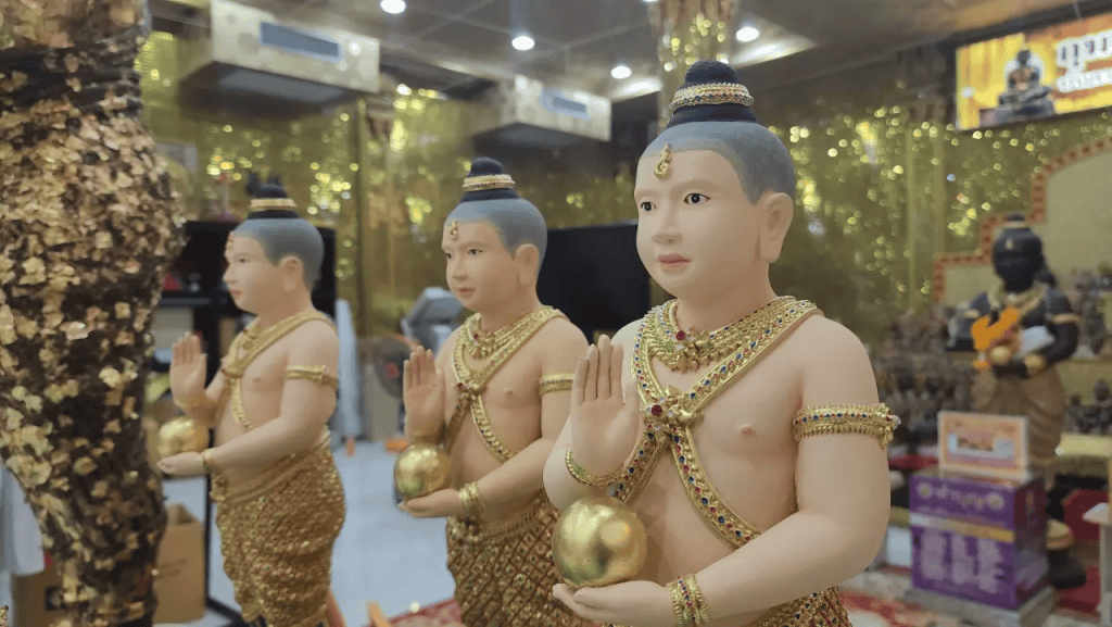 กราบไหว้ หลวงพ่อพูลและกุมารสมบัติ